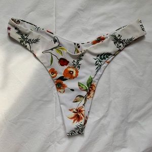 Floral thong bikini bottom from Zaful 🌺